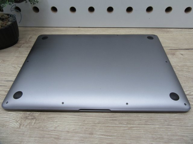 Apple MacBook Air 13” (2020, M1) – Retina, halk erő, akár 15 óra – 16 GB RAM – 256 GB SSD – Használt, szép állapot – 249 ciklus / 86% akku – 3 hónap garancia