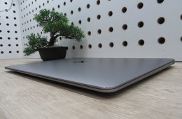 Apple MacBook Air 13” (2020, M1) – Retina, halk erő, akár 15 óra – 16 GB RAM – 256 GB SSD – Használt, szép állapot – 249 ciklus / 86% akku – 3 hónap garancia