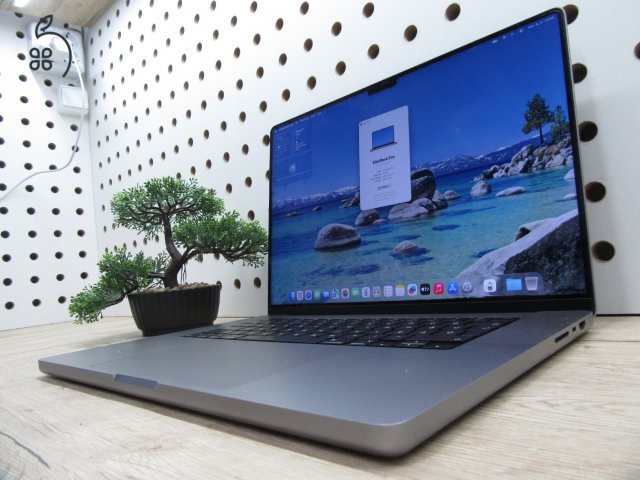Apple MacBook Pro 16” (2021, M1 Pro) – Liquid Retina XDR + ProMotion 120 Hz, akár 21 óra – 32 GB RAM – 1 TB SSD – Használt, megkímélt – 280 ciklus / 86% akku – 3 hónap garancia