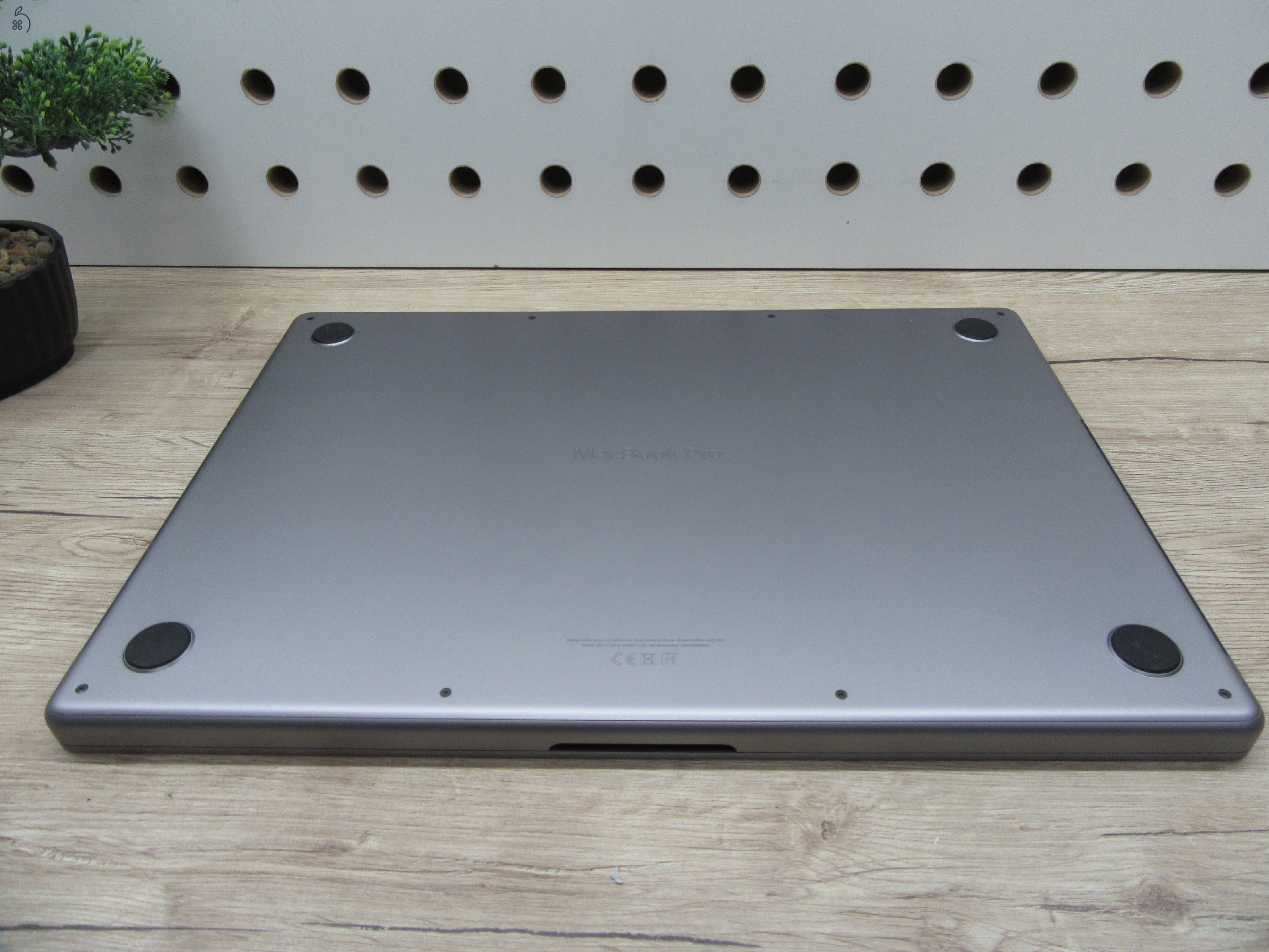 Apple MacBook Pro 16” (2021, M1 Pro) – Liquid Retina XDR + ProMotion 120 Hz, akár 21 óra – 32 GB RAM – 1 TB SSD – Használt, megkímélt – 280 ciklus / 86% akku – 3 hónap garancia