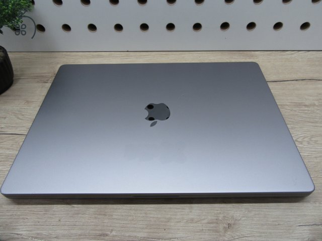 Apple MacBook Pro 16” (2021, M1 Pro) – Liquid Retina XDR + ProMotion 120 Hz, akár 21 óra – 32 GB RAM – 1 TB SSD – Használt, megkímélt – 280 ciklus / 86% akku – 3 hónap garancia