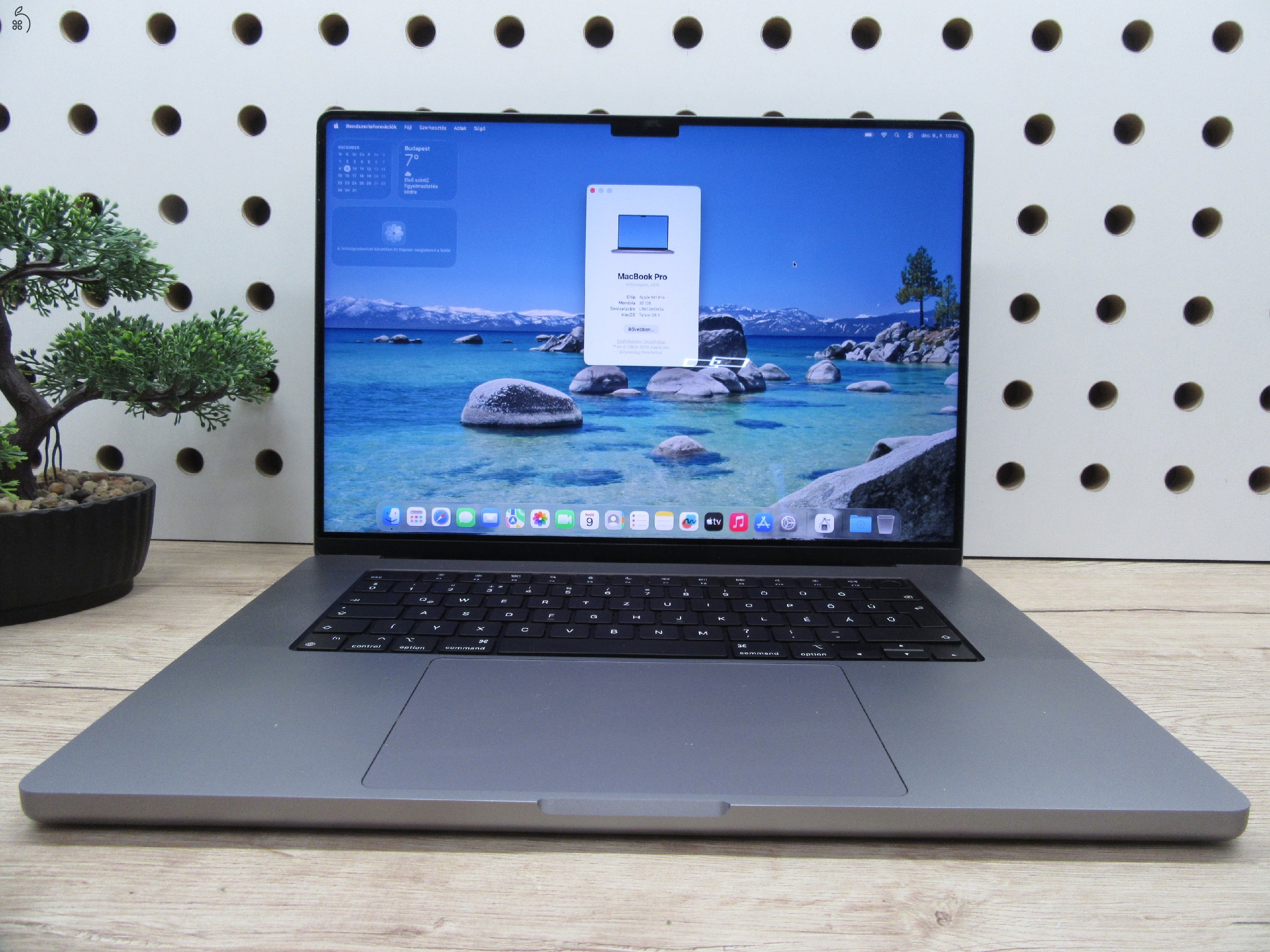 Apple MacBook Pro 16” (2021, M1 Pro) – Liquid Retina XDR + ProMotion 120 Hz, akár 21 óra – 32 GB RAM – 1 TB SSD – Használt, megkímélt – 280 ciklus / 86% akku – 3 hónap garancia