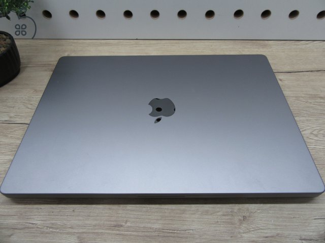 Apple MacBook Pro 16” (2021, M1 Pro) – Liquid Retina XDR + ProMotion 120 Hz, akár 21 óra – 32 GB RAM – 512 GB SSD – Használt, szép állapot – 335 ciklus / 87% akku – 3 hónap garancia