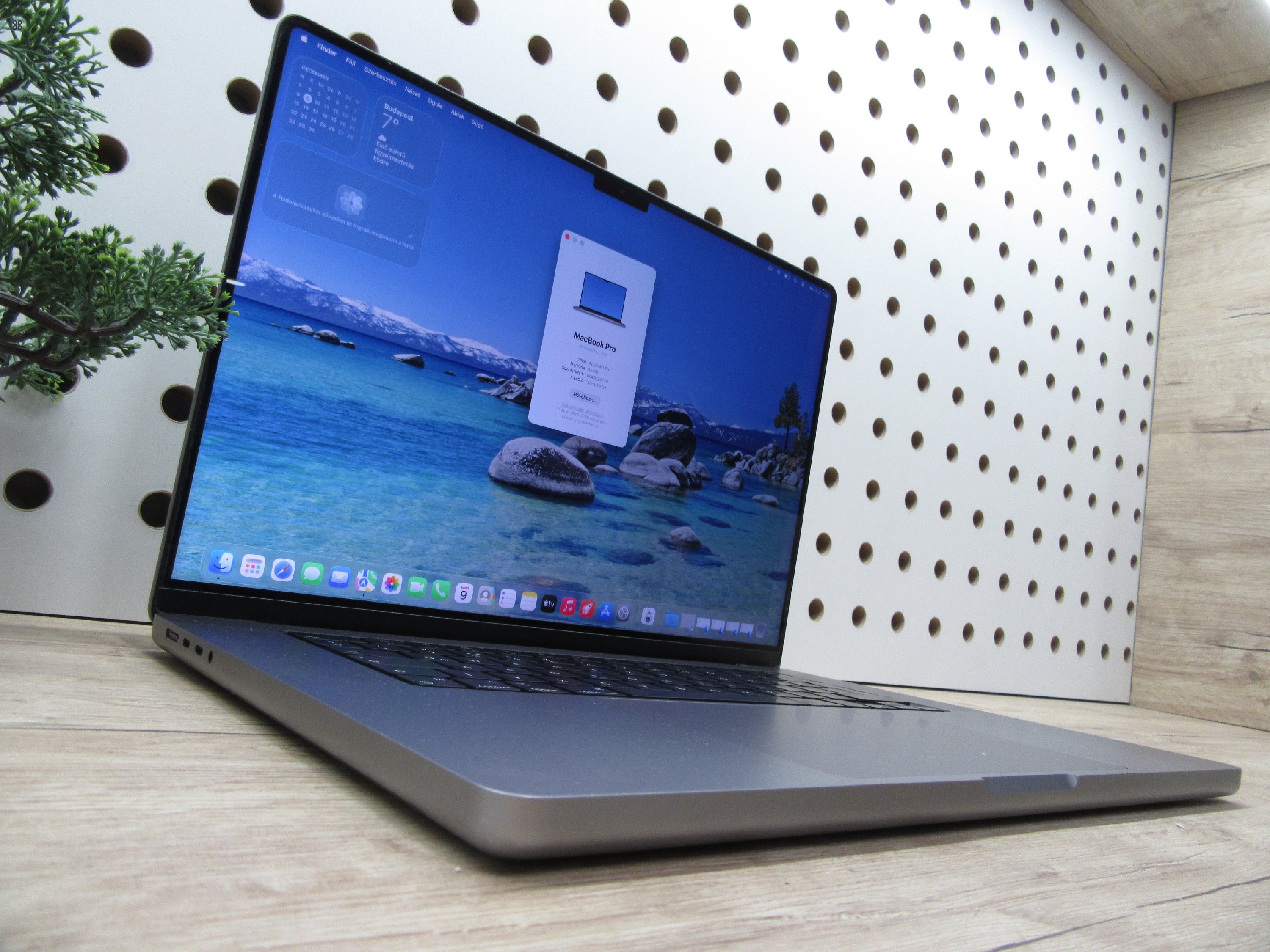 Apple MacBook Pro 16” (2021, M1 Pro) – Liquid Retina XDR + ProMotion 120 Hz, akár 21 óra – 32 GB RAM – 512 GB SSD – Használt, szép állapot – 335 ciklus / 87% akku – 3 hónap garancia