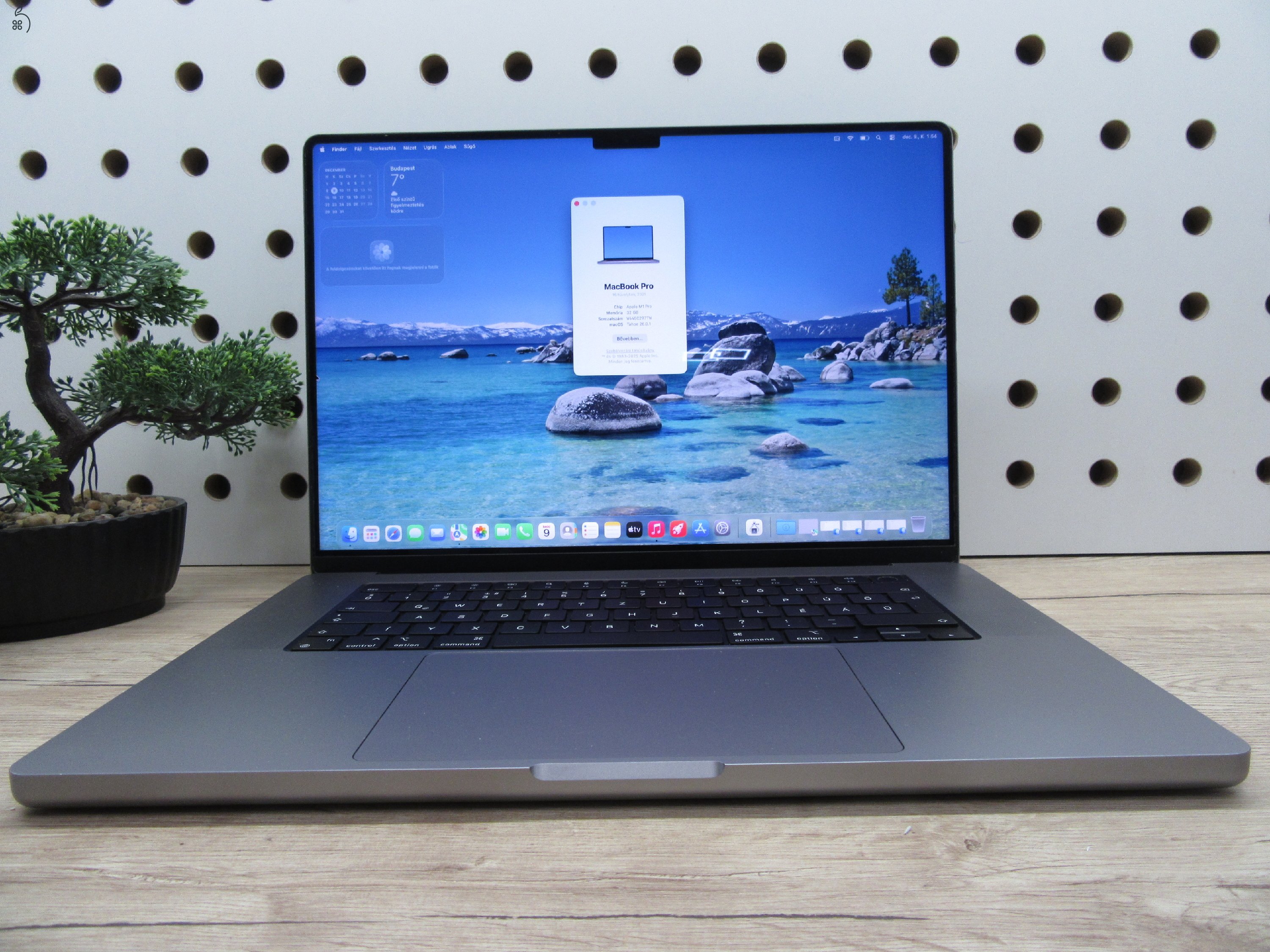 Apple MacBook Pro 16” (2021, M1 Pro) – Liquid Retina XDR + ProMotion 120 Hz, akár 21 óra – 32 GB RAM – 512 GB SSD – Használt, szép állapot – 335 ciklus / 87% akku – 3 hónap garancia