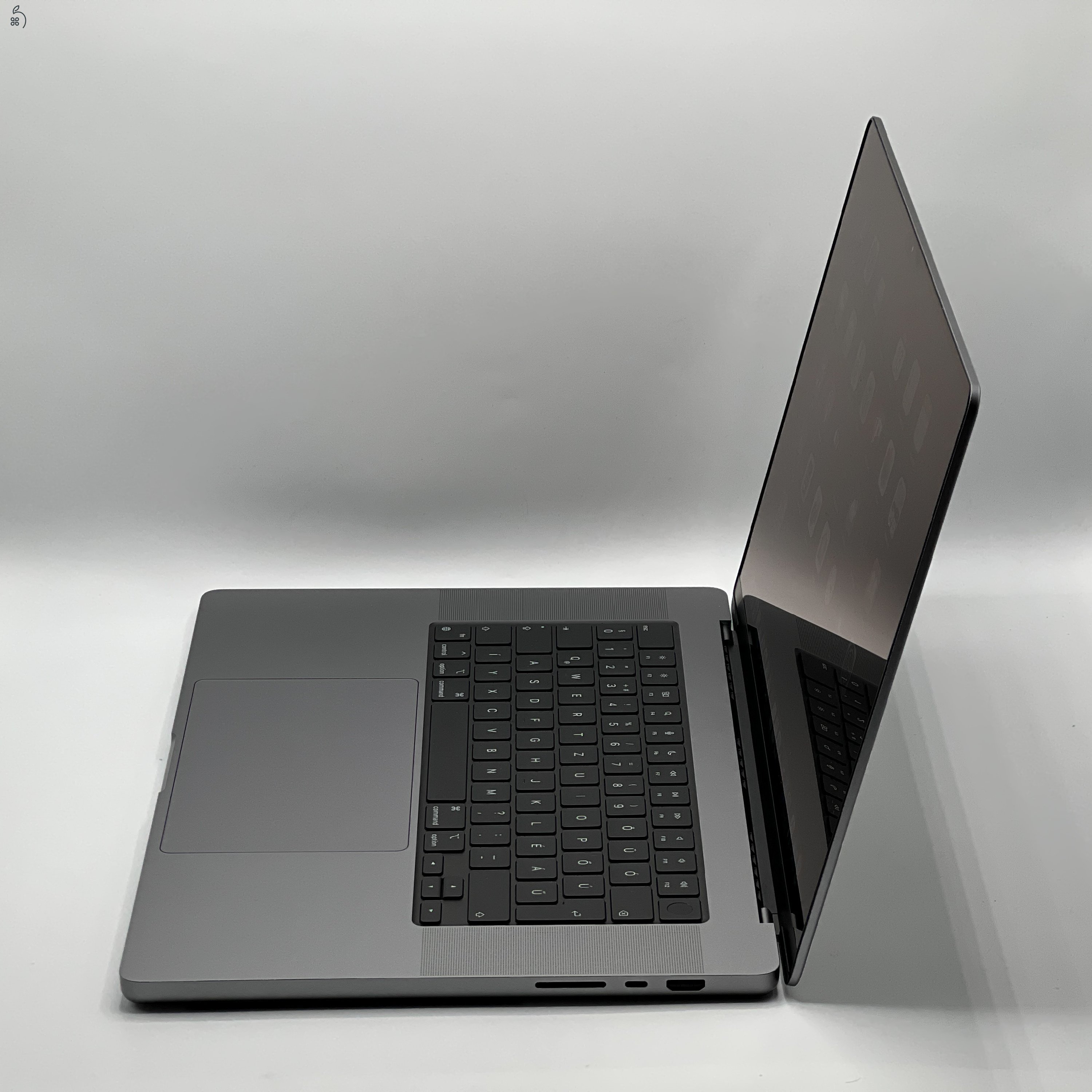 MacBook Pro 16″ 2021, M1 Pro 10 Cores, 32 GB RAM, 16 core GPU, 512 GB SSD 27% Áfás (0240AB-3767)