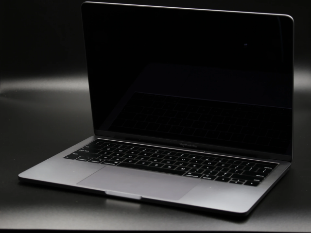 Apple MacBook Pro 13″ Touch Bar 2019 i5 128 GB Space Gray akku - 12 HÓ GARANCIA