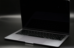 Apple MacBook Pro 13″ Touch Bar 2019 i5 128 GB Space Gray akku - 12 HÓ GARANCIA
