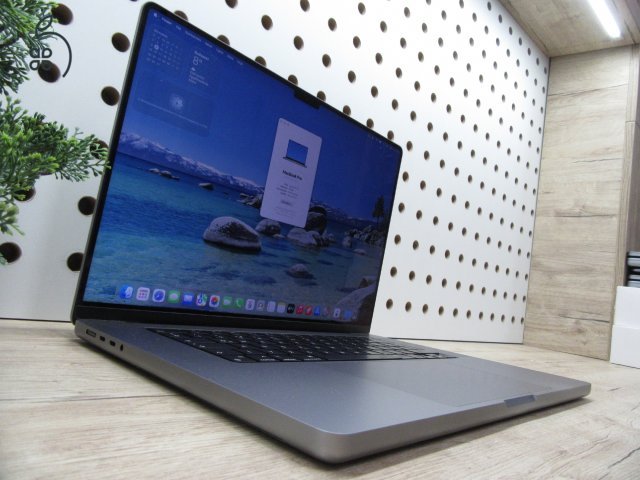Apple MacBook Pro 16” (2021, M1 Pro) – Liquid Retina XDR + ProMotion 120 Hz, akár 21 óra – 32 GB RAM – 1 TB SSD – Használt, szép állapot – 148 ciklus / 95% akku – 3 hónap garancia