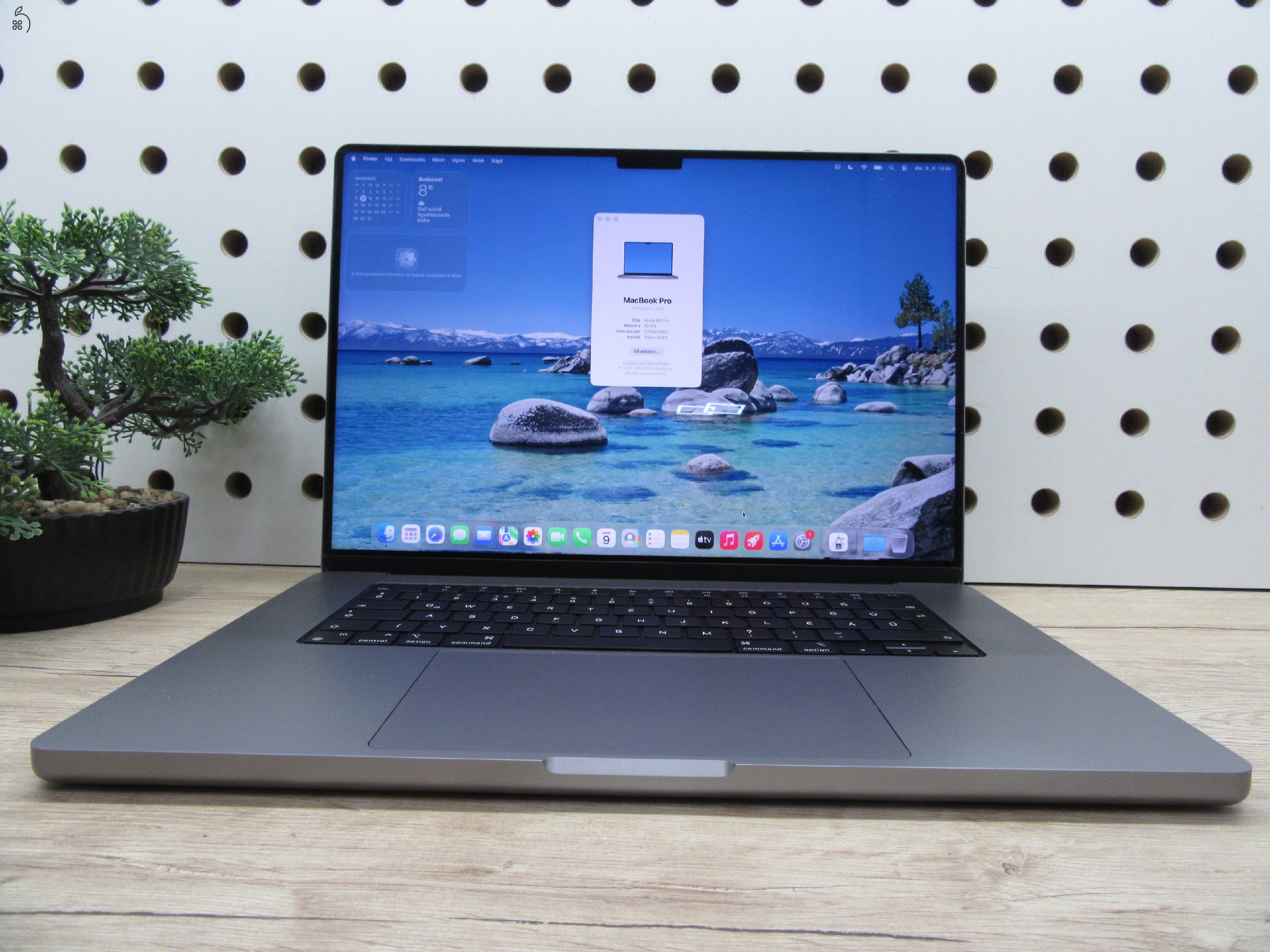Apple MacBook Pro 16” (2021, M1 Pro) – Liquid Retina XDR + ProMotion 120 Hz, akár 21 óra – 32 GB RAM – 1 TB SSD – Használt, szép állapot – 148 ciklus / 95% akku – 3 hónap garancia