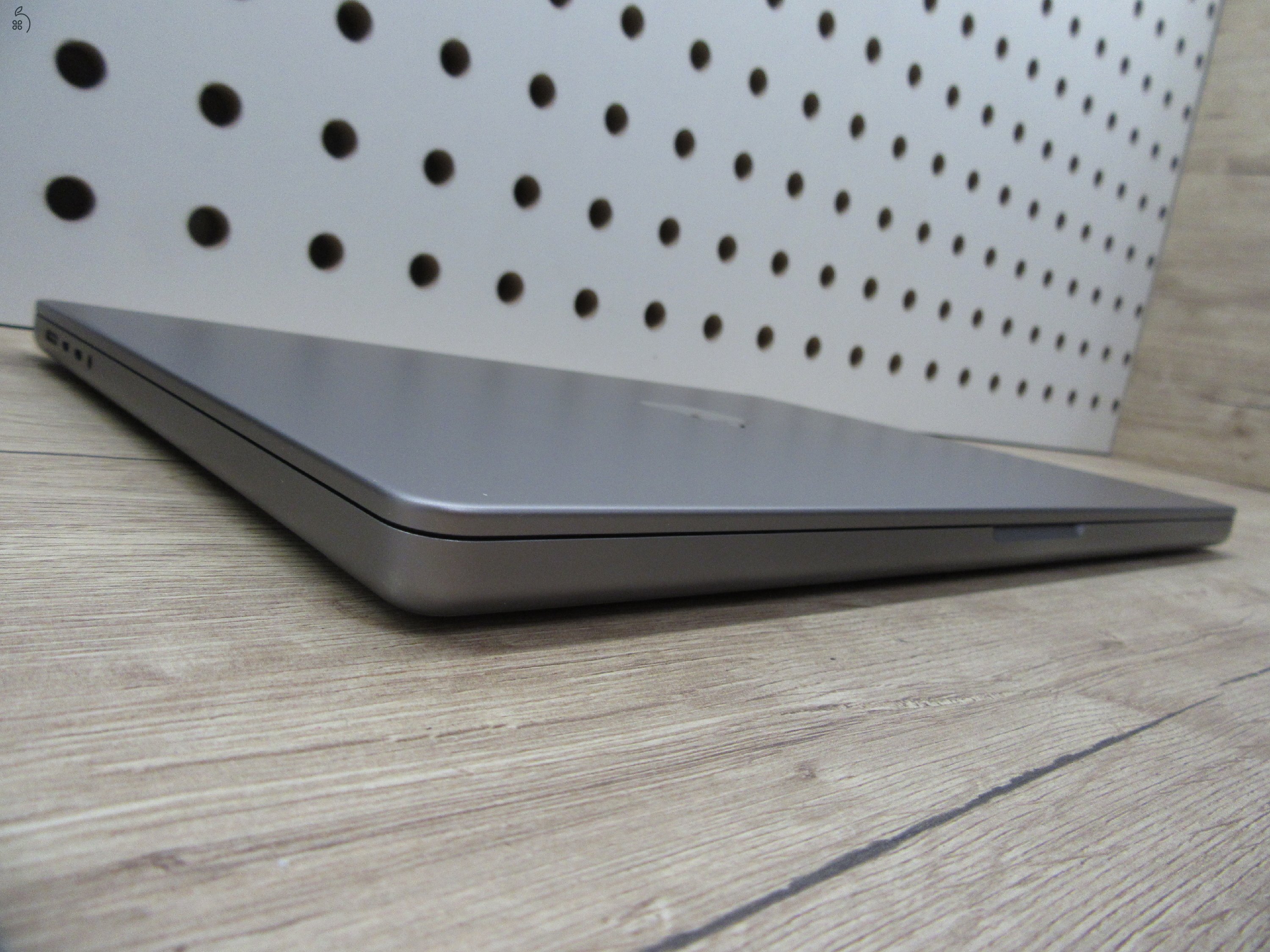 Apple MacBook Pro 16” (2021, M1 Pro) – Liquid Retina XDR + ProMotion 120 Hz, akár 21 óra – 32 GB RAM – 1 TB SSD – Használt, szép állapot – 148 ciklus / 95% akku – 3 hónap garancia