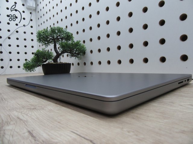 Apple MacBook Pro 16” (2021, M1 Pro) – Liquid Retina XDR + ProMotion 120 Hz, akár 21 óra – 32 GB RAM – 1 TB SSD – Használt, szép állapot – 148 ciklus / 95% akku – 3 hónap garancia