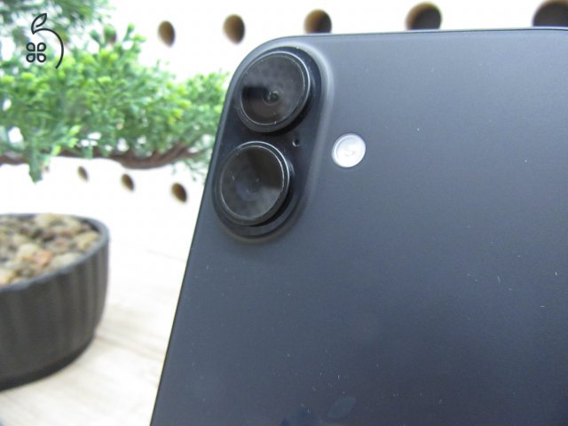 Apple iPhone 16 – Black – 128 GB – Használt, karcmentes – 100% akku / 80 ciklus – Garancia 2026. 09. 09-ig