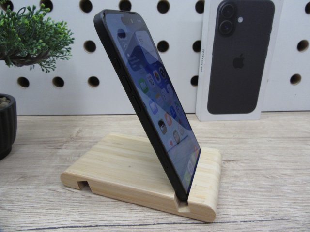 Apple iPhone 16 – Black – 128 GB – Használt, karcmentes – 100% akku / 80 ciklus – Garancia 2026. 09. 09-ig