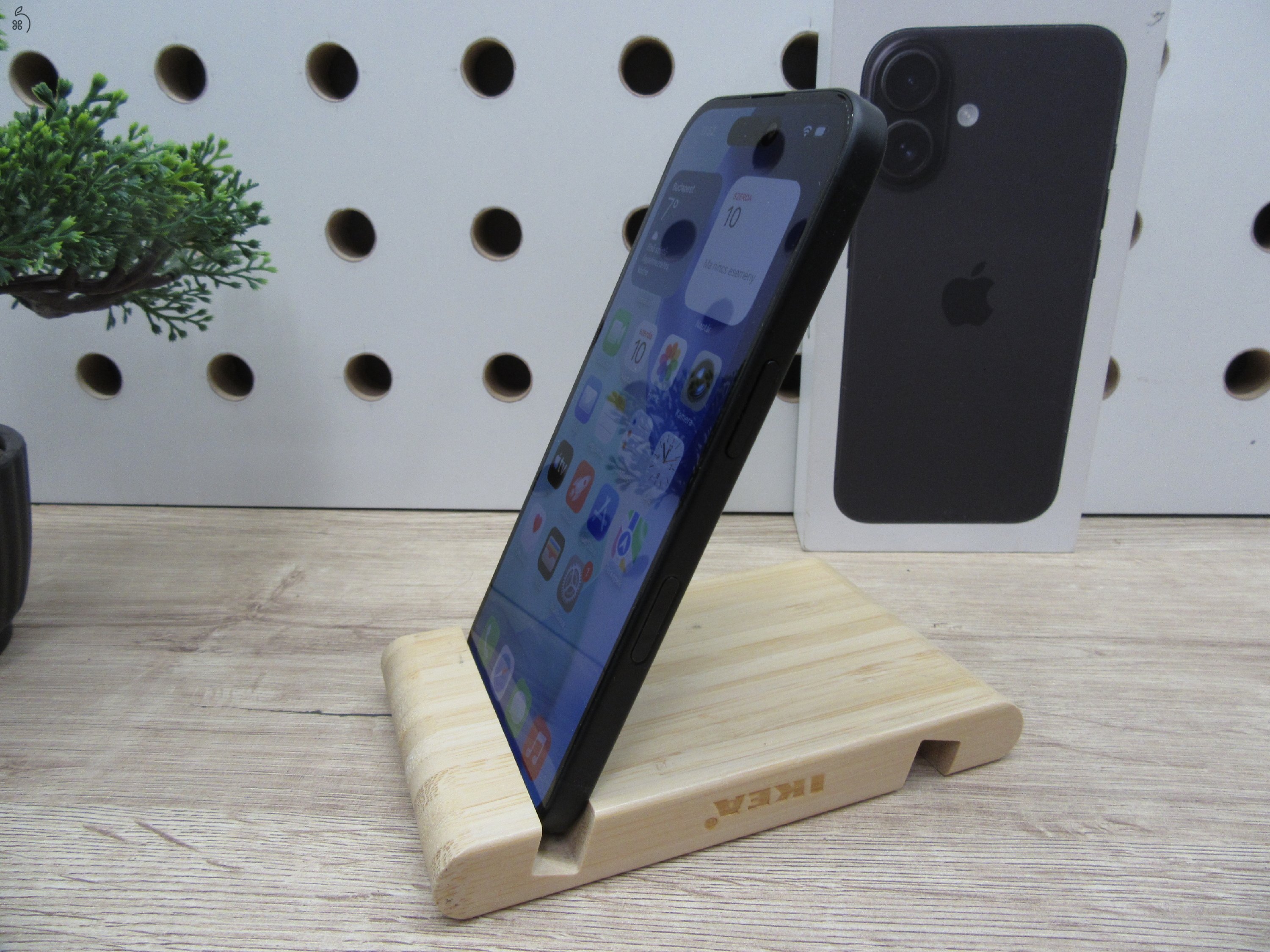 Apple iPhone 16 – Black – 128 GB – Használt, karcmentes – 100% akku / 80 ciklus – Garancia 2026. 09. 09-ig