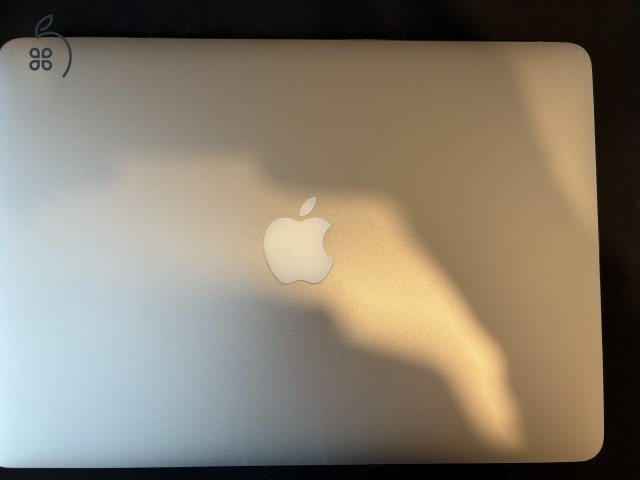 Eladó egy koros, de gyönyörű állapotó MacBook Air