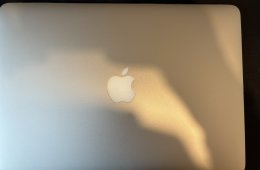 Eladó egy koros, de gyönyörű állapotó MacBook Air