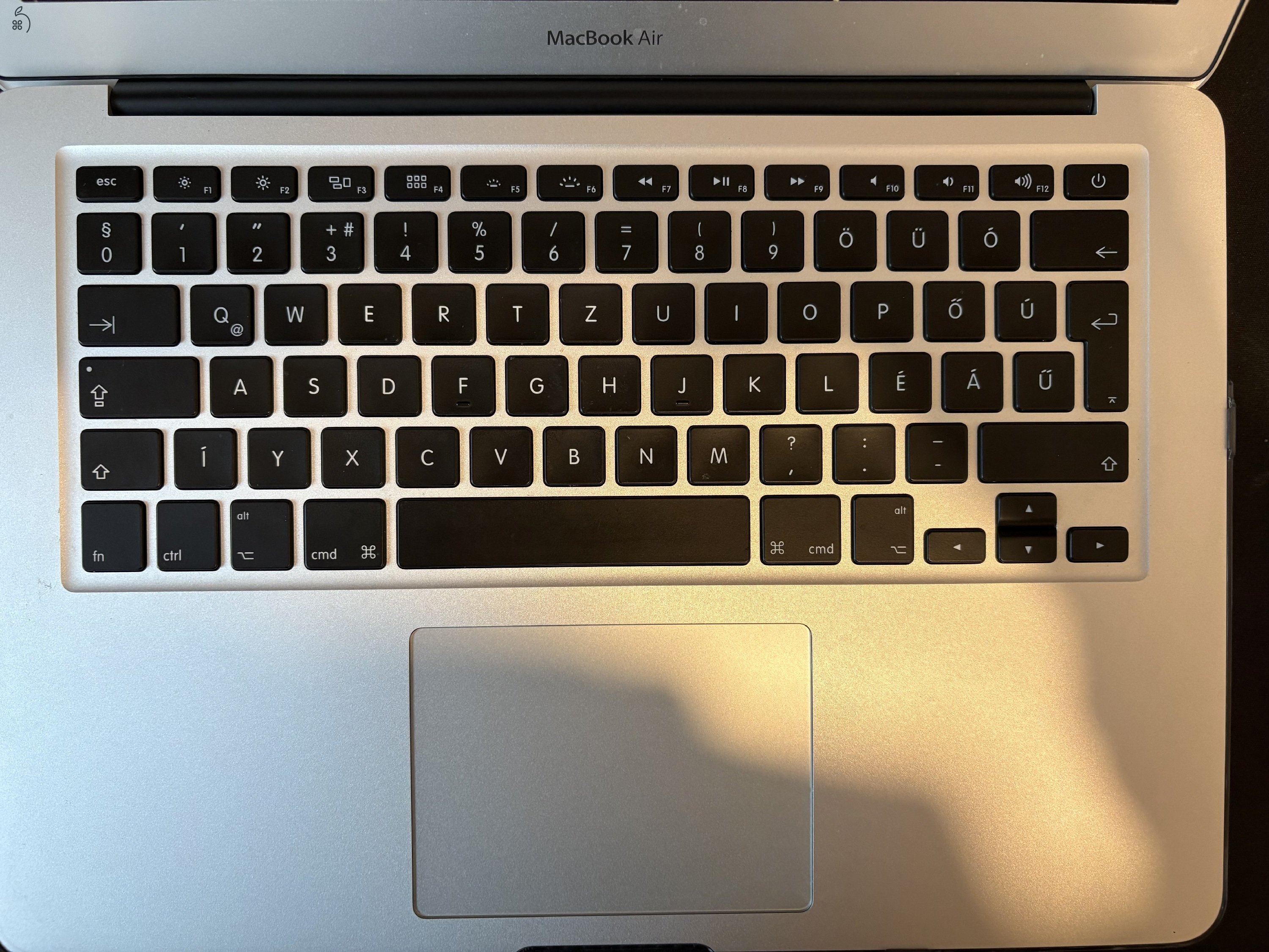 Eladó egy koros, de gyönyörű állapotó MacBook Air