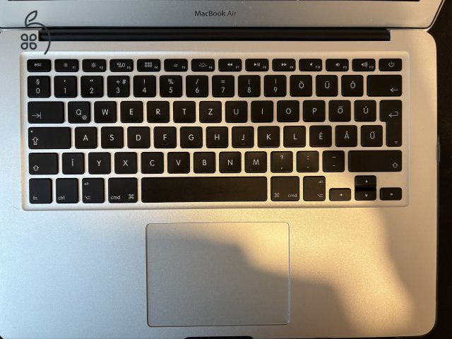 Eladó egy koros, de gyönyörű állapotó MacBook Air