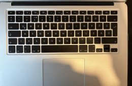 Eladó egy koros, de gyönyörű állapotó MacBook Air