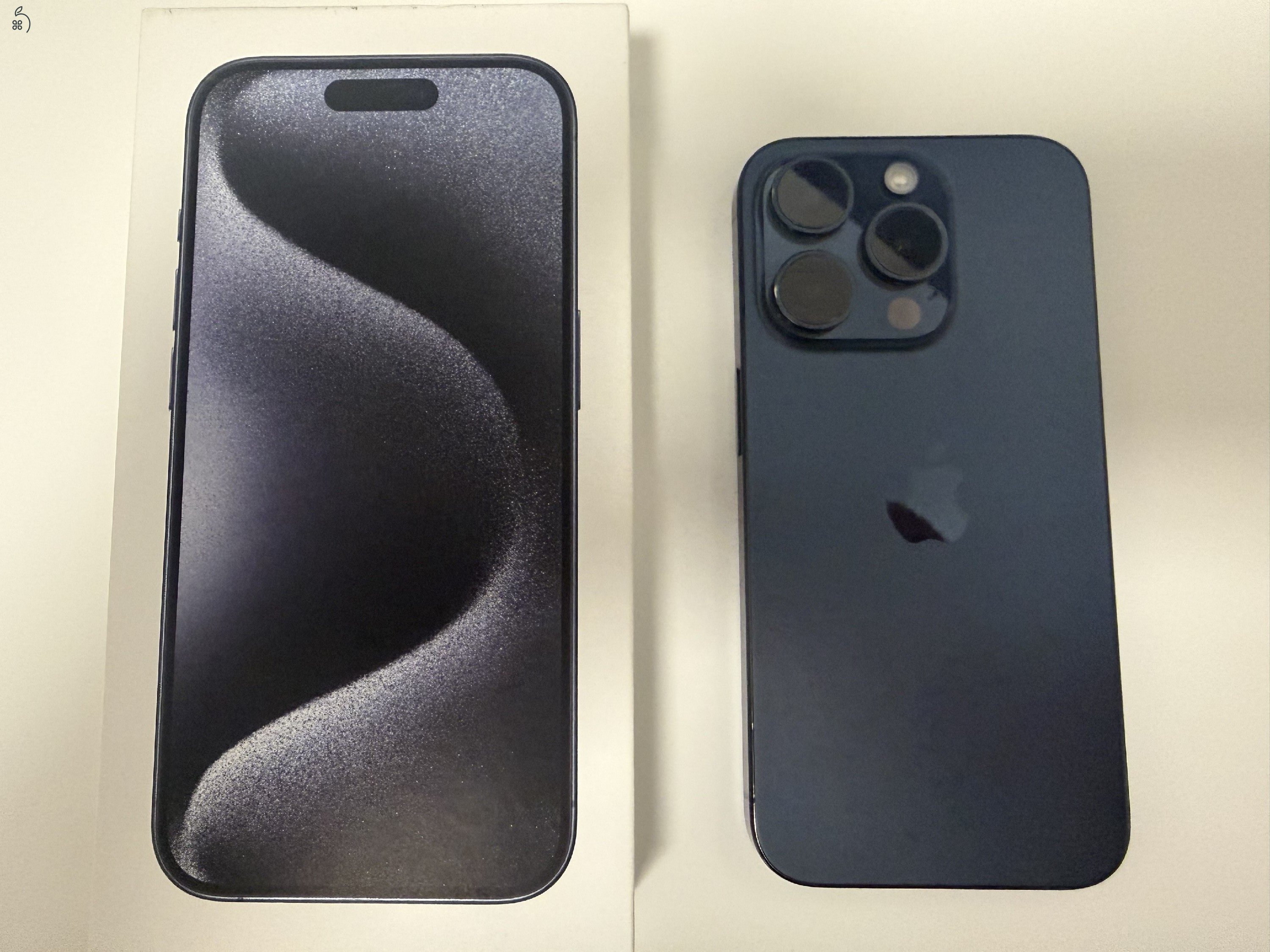 iPhone 15 Pro 128 GB, kék titán színben