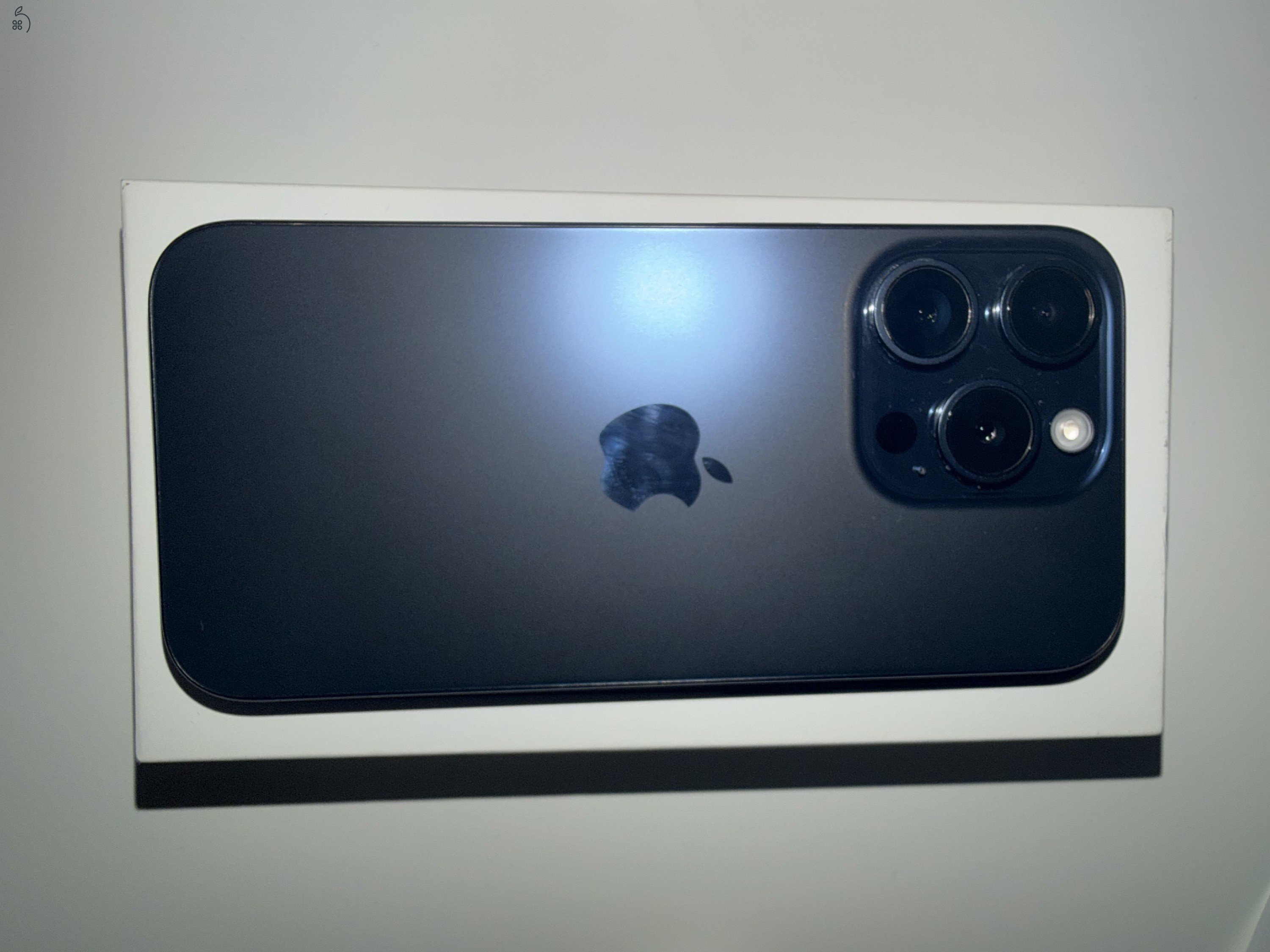 iPhone 15 Pro 128 GB, kék titán színben