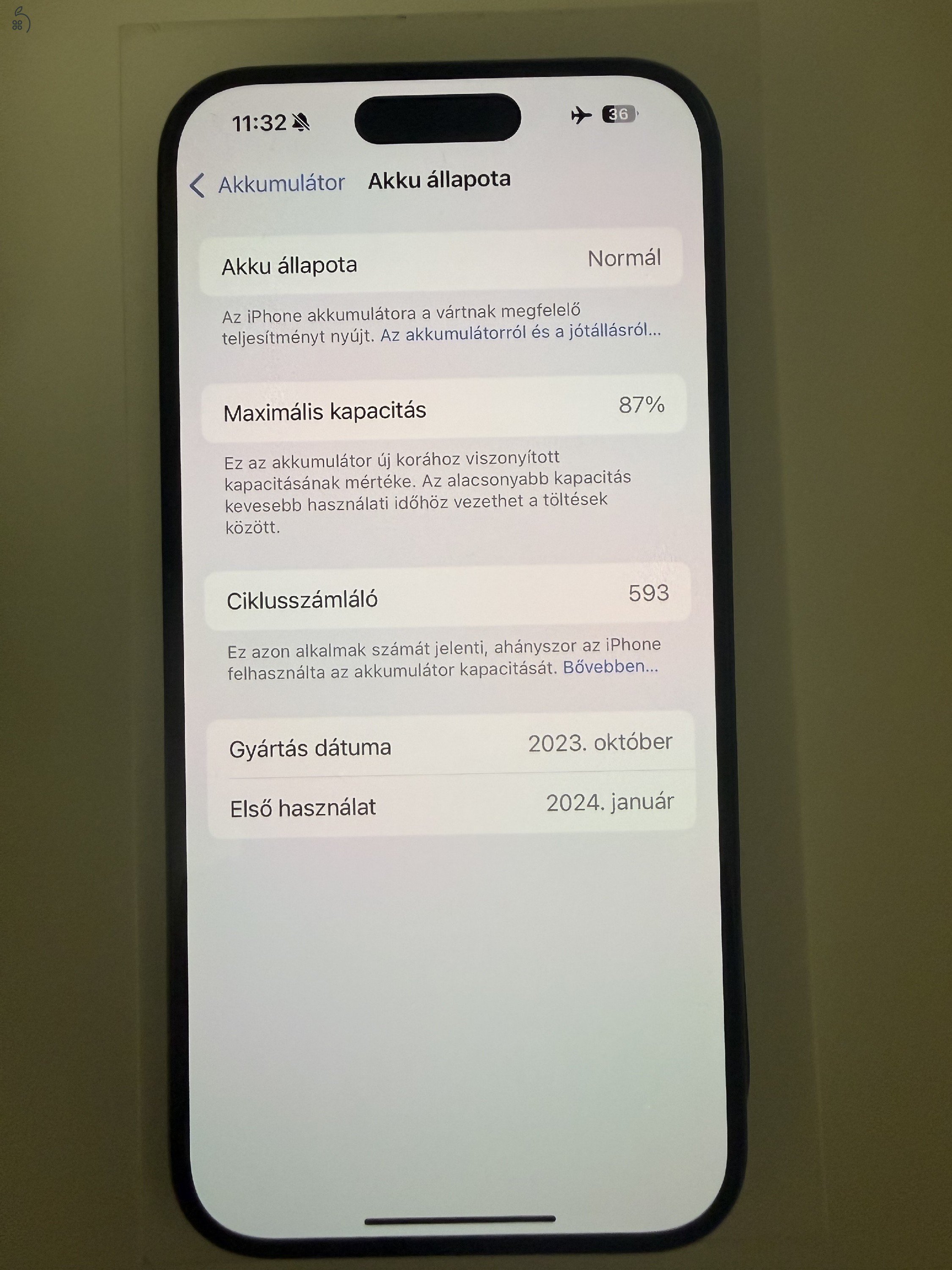 iPhone 15 Pro 128 GB, kék titán színben
