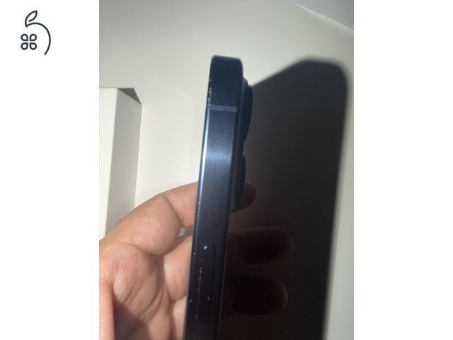 iPhone 15 Pro 128 GB, kék titán színben