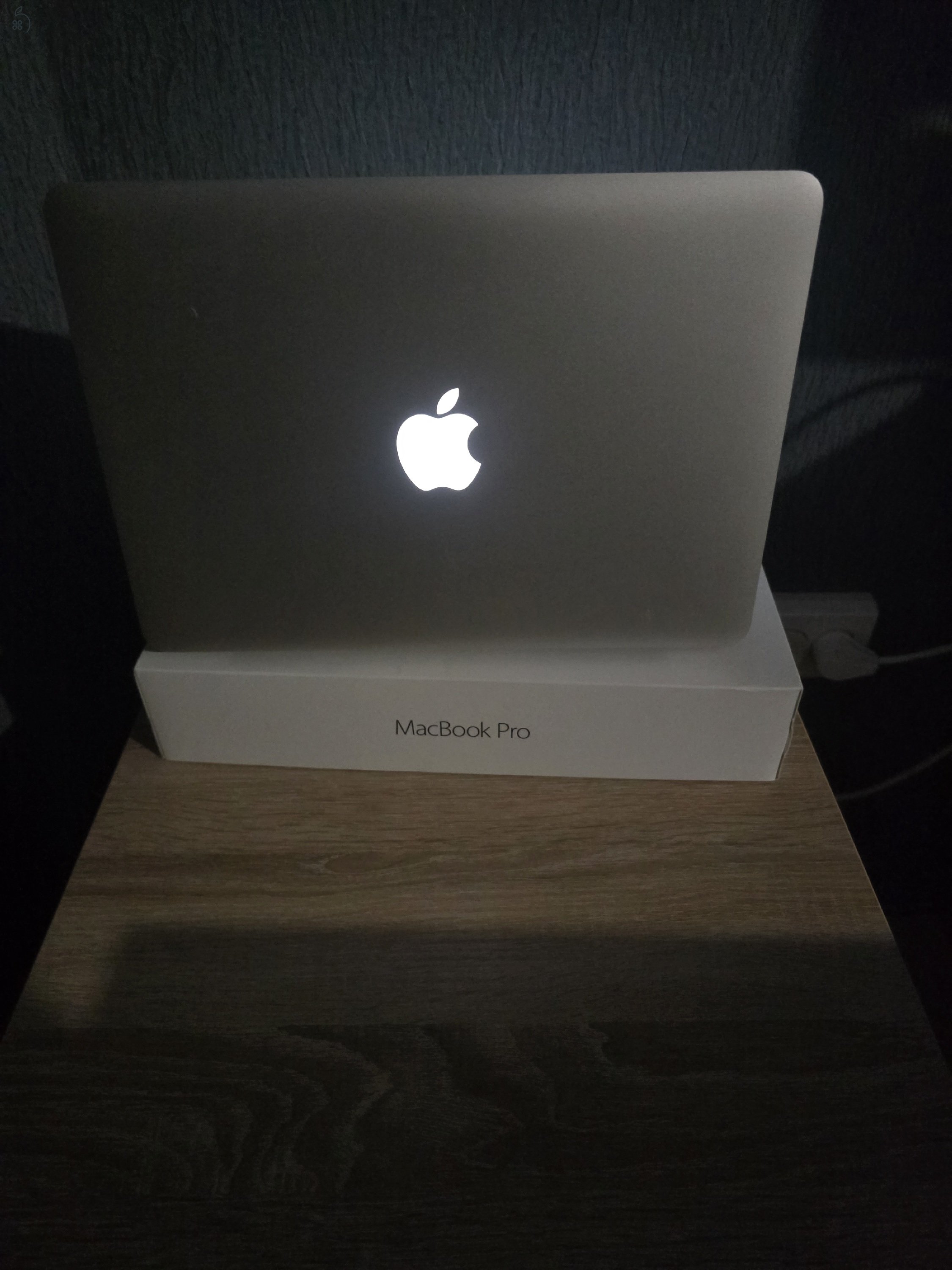 MacBook Pro 13 Retina A1502 early 2015 - kiváló állapotban, gyári töltő, doboz