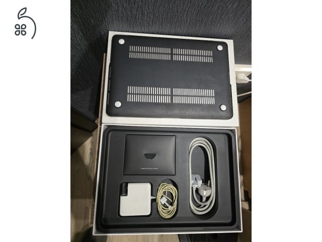 MacBook Pro 13 Retina A1502 early 2015 - kiváló állapotban, gyári töltő, doboz