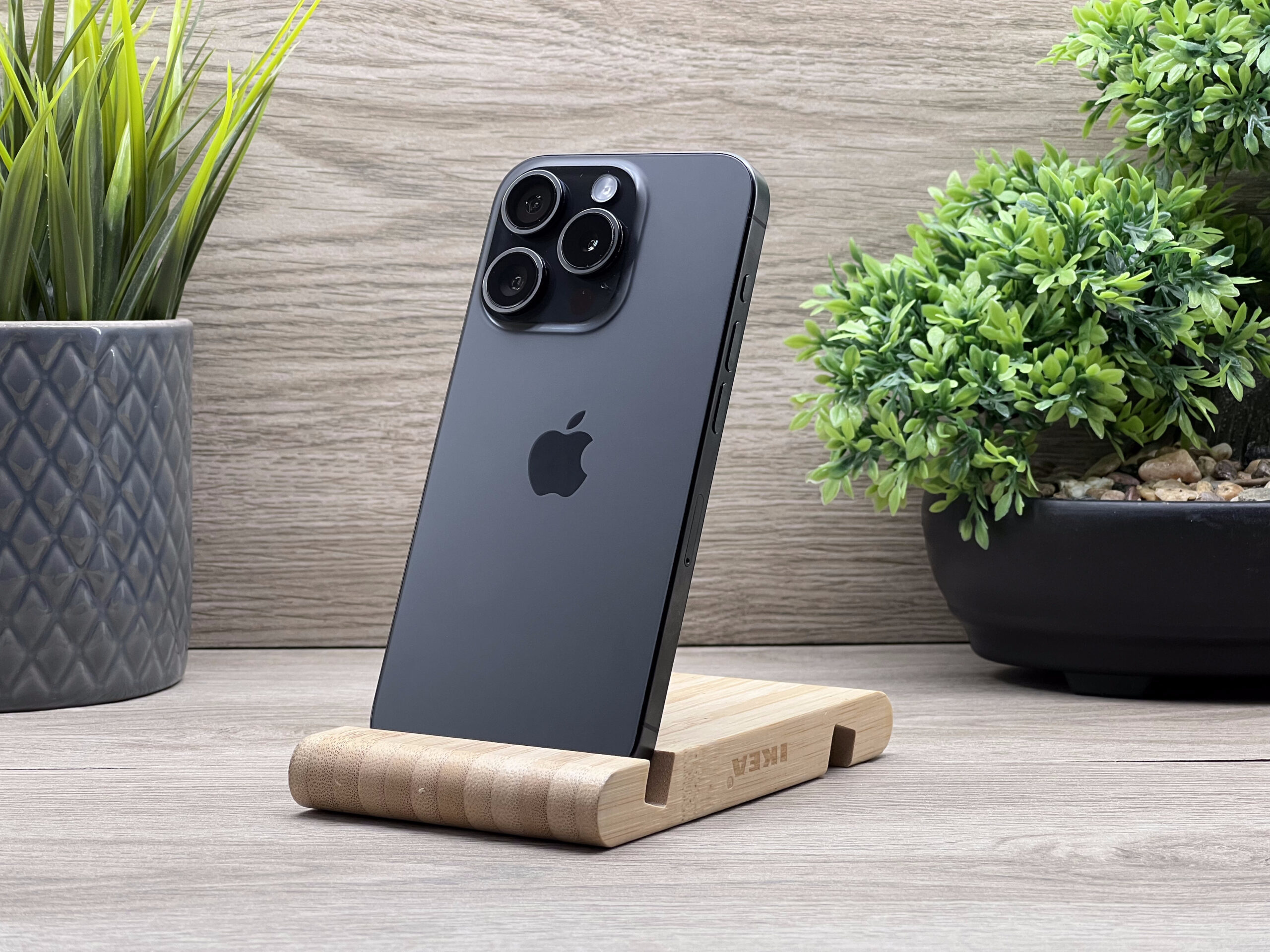 Hibátlan iPhone 15 Pro Black Titanium 256GB 2 ÉV Garanciával Számlával 90% Akku