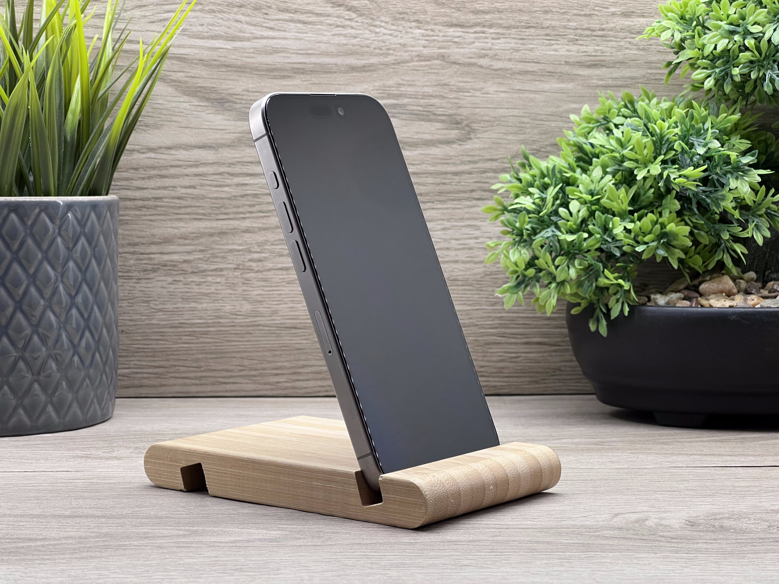 Hibátlan iPhone 15 Pro Natural Titanium 256GB 2 ÉV Garanciával Számlával 92% Akku