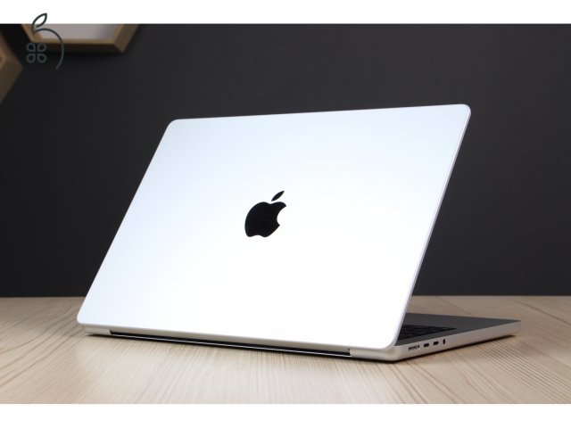 Újszerű ÁFÁS MacBook Pro 14