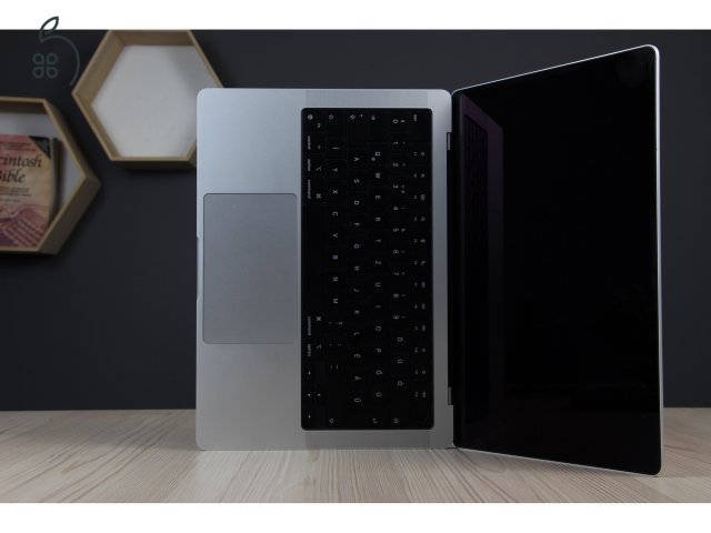 Újszerű ÁFÁS MacBook Pro 14