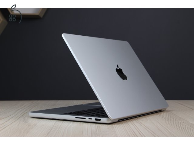 Újszerű ÁFÁS MacBook Pro 14