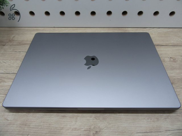 Apple MacBook Pro 16” (2021, M1 Pro) – Liquid Retina XDR + ProMotion 120 Hz, akár 21 óra – 32 GB RAM – 512 GB SSD – Használt, szép állapot – 365 ciklus / 84% akku – 3 hónap garancia
