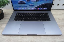 Apple MacBook Pro 16” (2021, M1 Pro) – Liquid Retina XDR + ProMotion 120 Hz, akár 21 óra – 32 GB RAM – 512 GB SSD – Használt, szép állapot – 365 ciklus / 84% akku – 3 hónap garancia