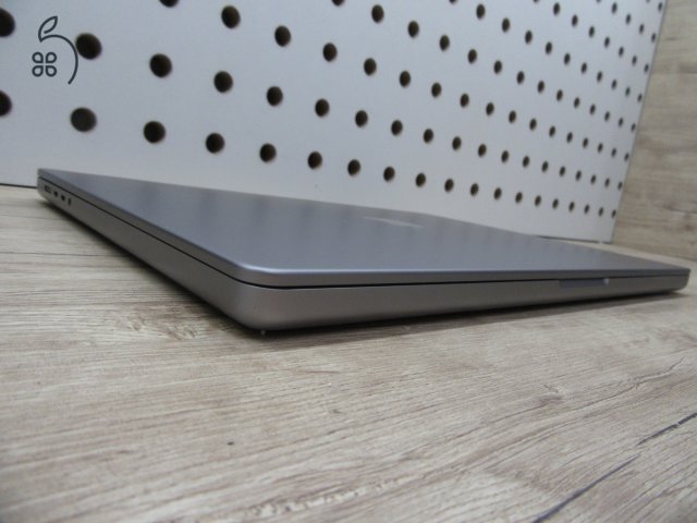 Apple MacBook Pro 16” (2021, M1 Pro) – Liquid Retina XDR + ProMotion 120 Hz, akár 21 óra – 32 GB RAM – 512 GB SSD – Használt, szép állapot – 365 ciklus / 84% akku – 3 hónap garancia