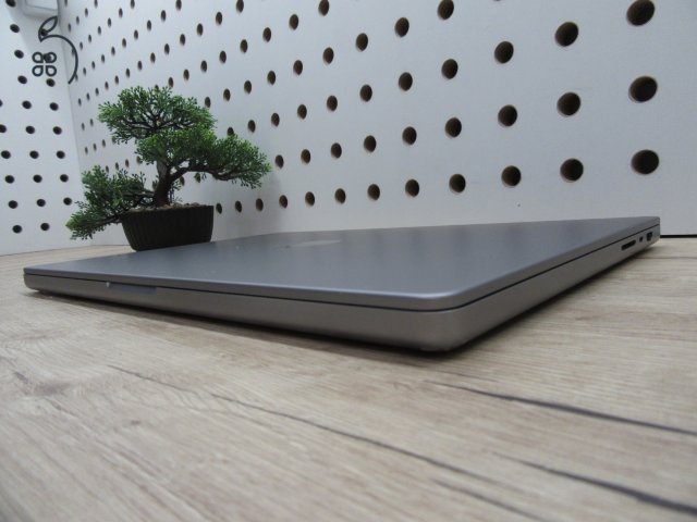Apple MacBook Pro 16” (2021, M1 Pro) – Liquid Retina XDR + ProMotion 120 Hz, akár 21 óra – 32 GB RAM – 512 GB SSD – Használt, szép állapot – 365 ciklus / 84% akku – 3 hónap garancia