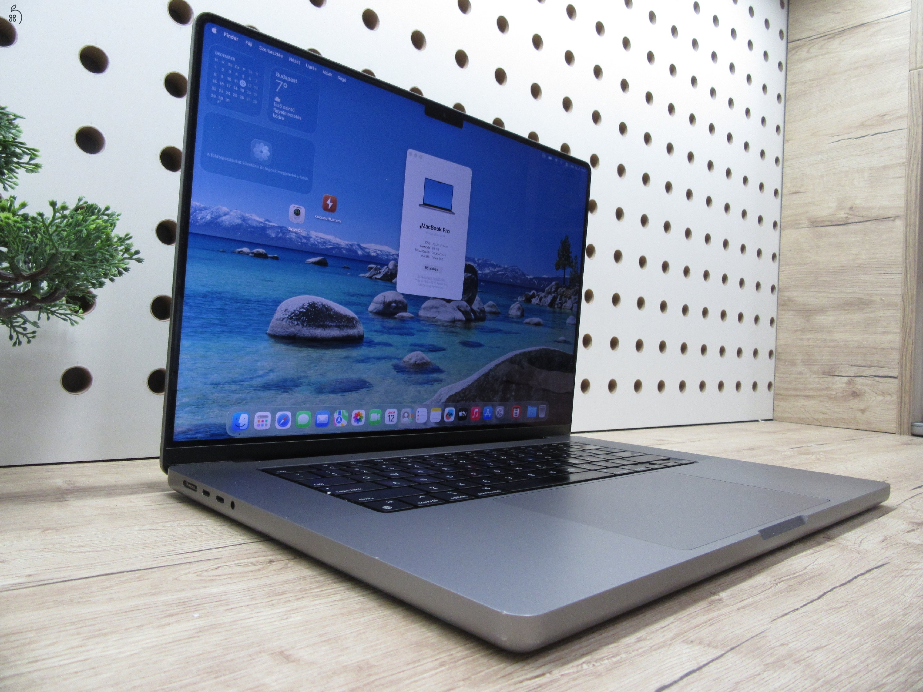 Apple MacBook Pro 16” (2021, M1 Max) – Liquid Retina XDR + ProMotion 120 Hz, akár 21 óra – 64 GB RAM – 1 TB SSD – Használt, szép állapot – 252 ciklus / 91% akku – 3 hónap garancia