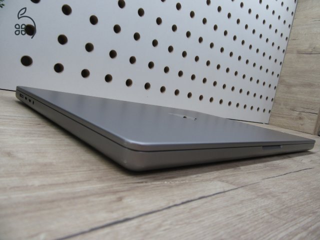 Apple MacBook Pro 16” (2021, M1 Max) – Liquid Retina XDR + ProMotion 120 Hz, akár 21 óra – 64 GB RAM – 1 TB SSD – Használt, szép állapot – 252 ciklus / 91% akku – 3 hónap garancia