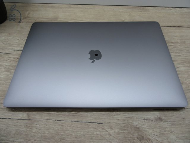 Apple MacBook Pro 16” (2019, Retina) – 6-magos i7, Radeon Pro 5300M, 16″ nagy kijelző – 16/500 GB – Használt, karcmentes – ~80% akku – 3 hónap garancia