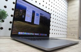 Apple MacBook Pro 16” (2019, Retina) – 6-magos i7, Radeon Pro 5300M, 16″ nagy kijelző – 16/500 GB – Használt, karcmentes – ~80% akku – 3 hónap garancia