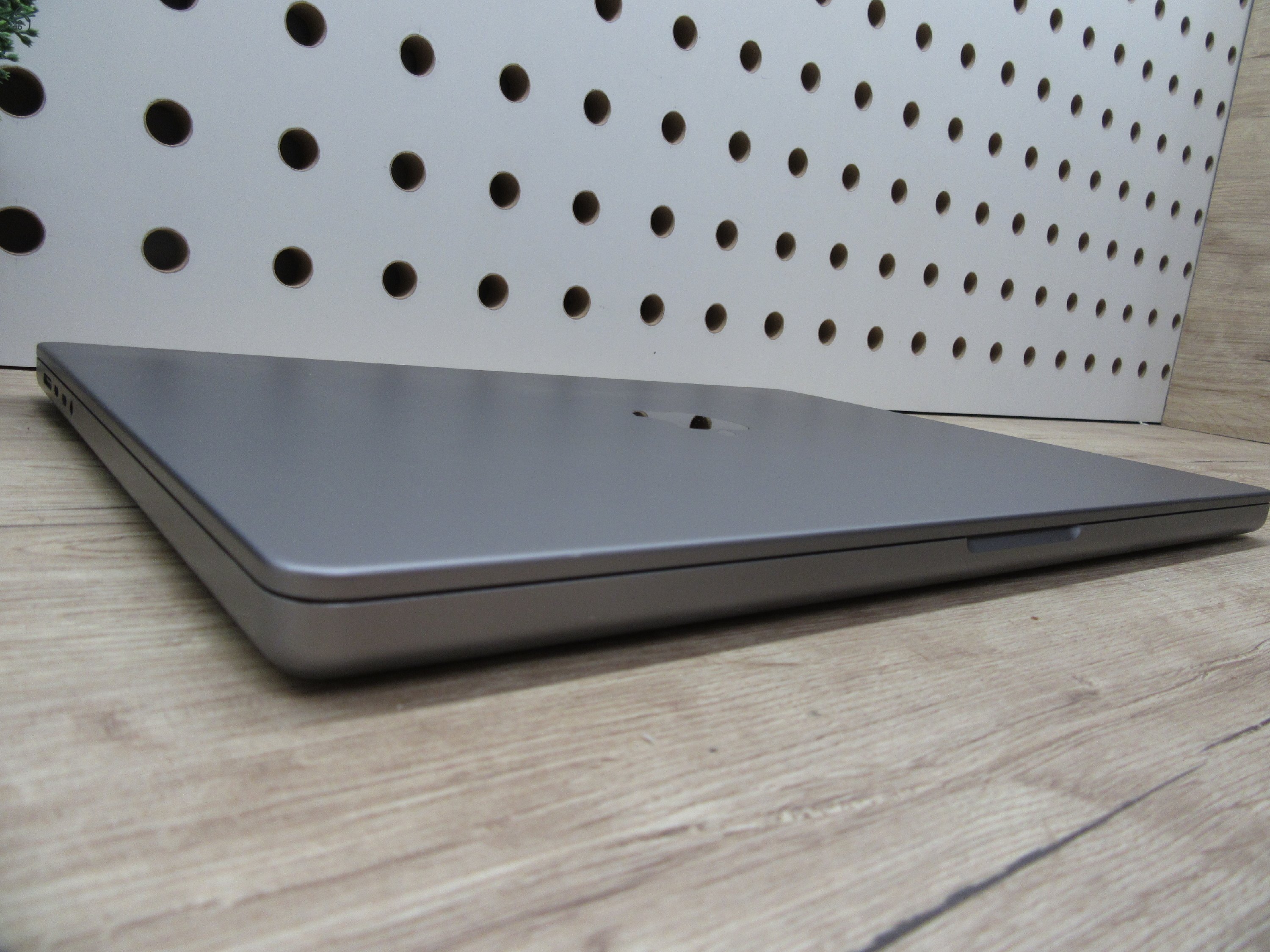 Apple MacBook Pro 16” (2021, M1 Pro) – Liquid Retina XDR + ProMotion 120 Hz, akár 21 óra – 32 GB RAM – 512 GB SSD – Használt, karcmentes – 353 ciklus / 86% akku – 3 hónap garancia