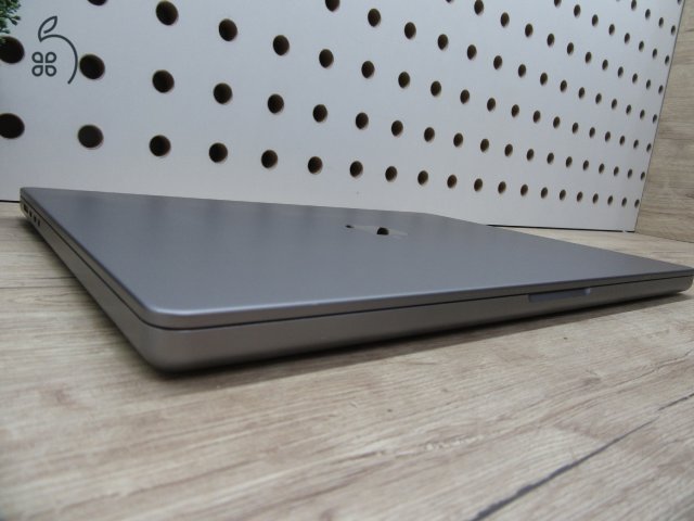 Apple MacBook Pro 16” (2021, M1 Pro) – Liquid Retina XDR + ProMotion 120 Hz, akár 21 óra – 32 GB RAM – 512 GB SSD – Használt, karcmentes – 353 ciklus / 86% akku – 3 hónap garancia