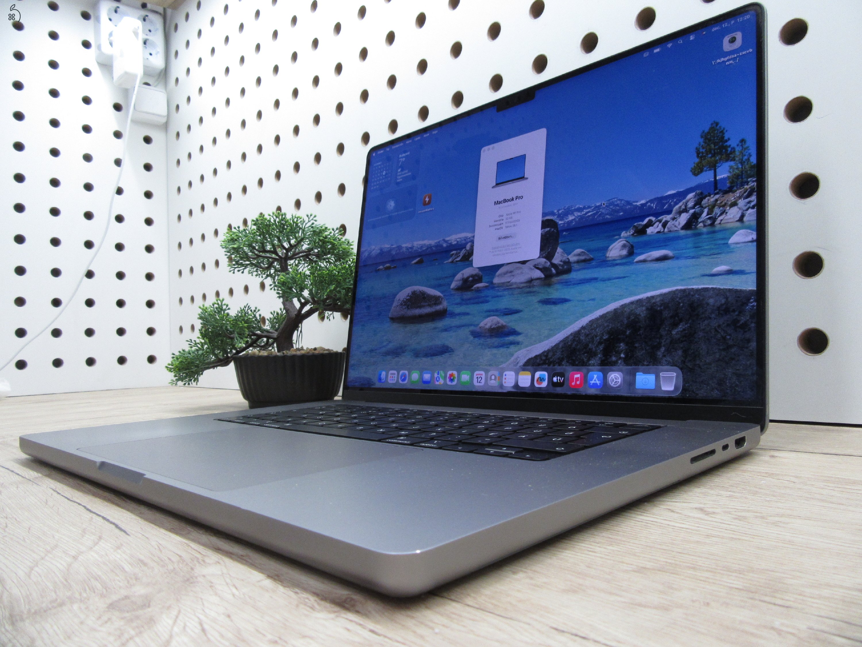 Apple MacBook Pro 16” (2021, M1 Pro) – Liquid Retina XDR + ProMotion 120 Hz, akár 21 óra – 32 GB RAM – 512 GB SSD – Használt, karcmentes – 353 ciklus / 86% akku – 3 hónap garancia