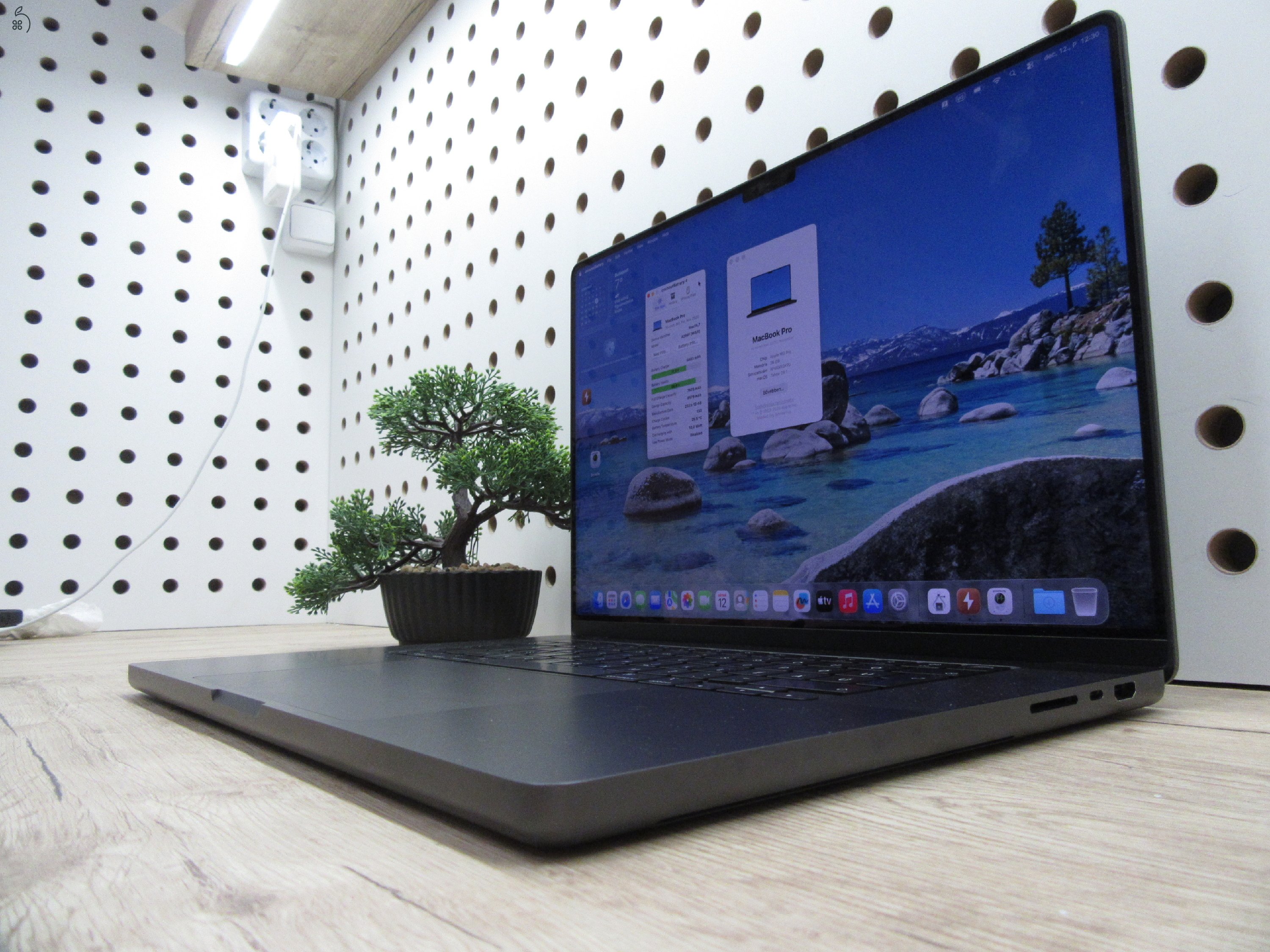 Apple MacBook Pro 16” (2023, M3 Pro) – Liquid Retina XDR + ProMotion 120 Hz, akár 22 óra – 36 GB RAM – 500 GB SSD – Használt, karcmentes – 133 ciklus / 90% akku – 3 hónap garancia