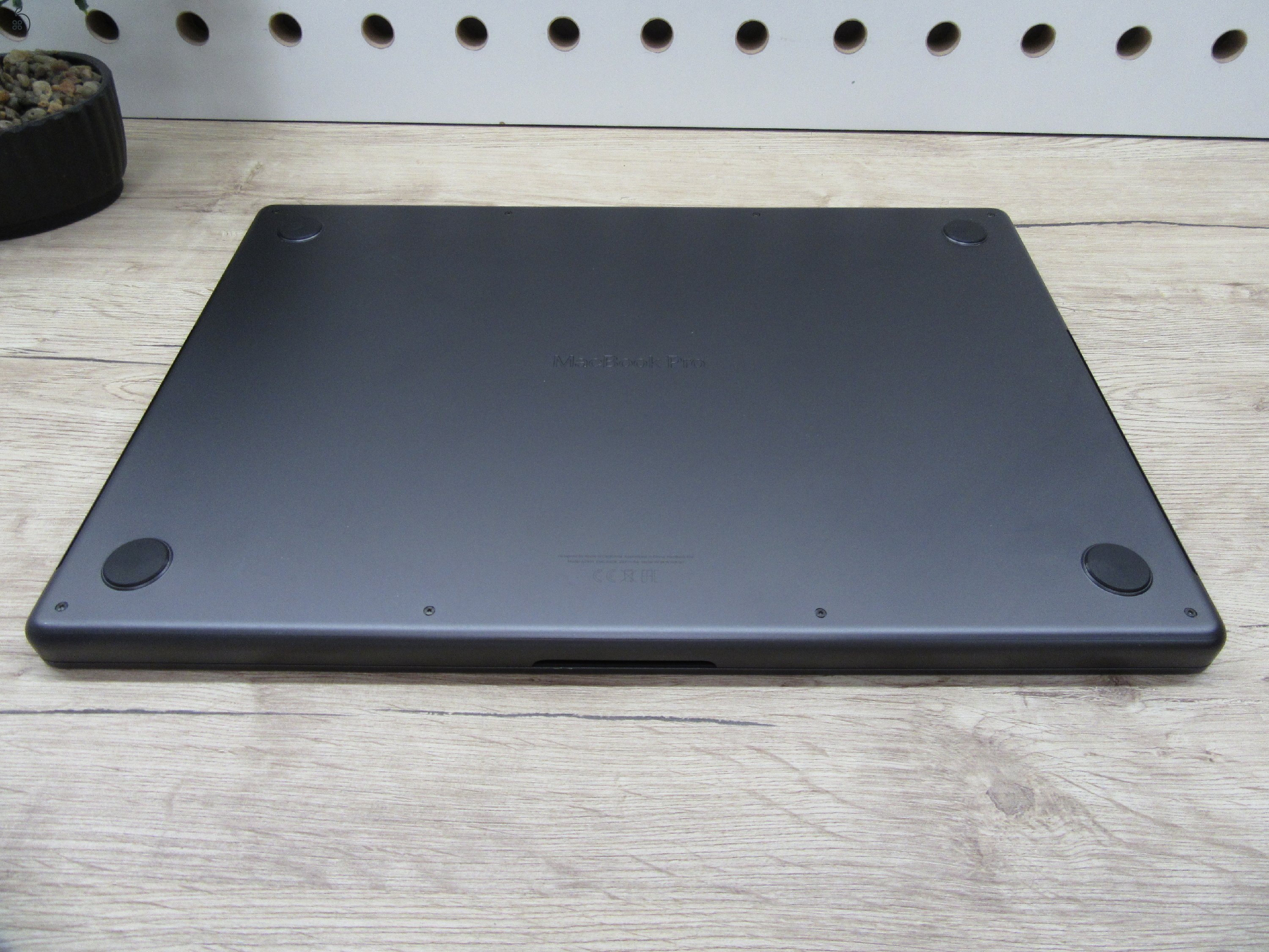 Apple MacBook Pro 16” (2023, M3 Pro) – Liquid Retina XDR + ProMotion 120 Hz, akár 22 óra – 36 GB RAM – 500 GB SSD – Használt, karcmentes – 133 ciklus / 90% akku – 3 hónap garancia