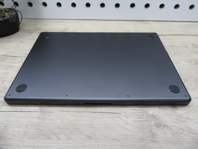 Apple MacBook Pro 16” (2023, M3 Pro) – Liquid Retina XDR + ProMotion 120 Hz, akár 22 óra – 36 GB RAM – 500 GB SSD – Használt, karcmentes – 133 ciklus / 90% akku – 3 hónap garancia