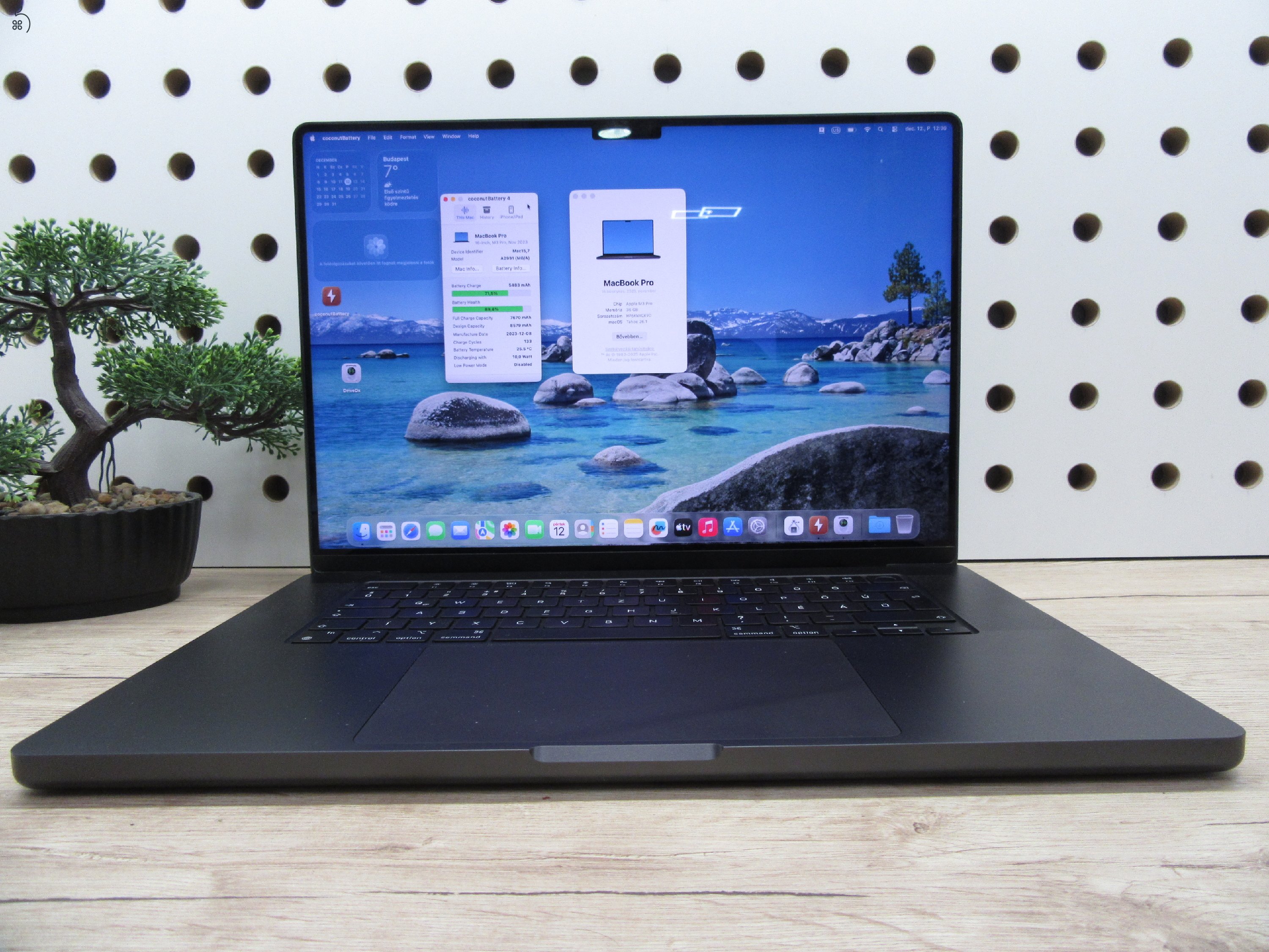 Apple MacBook Pro 16” (2023, M3 Pro) – Liquid Retina XDR + ProMotion 120 Hz, akár 22 óra – 36 GB RAM – 500 GB SSD – Használt, karcmentes – 133 ciklus / 90% akku – 3 hónap garancia